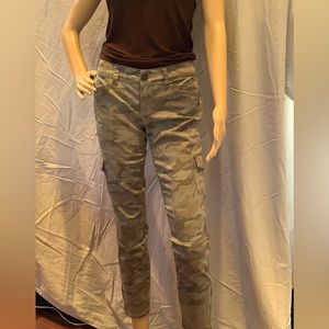 NWOT -Level 99 Wyn Printed Cargo Skinny Pant